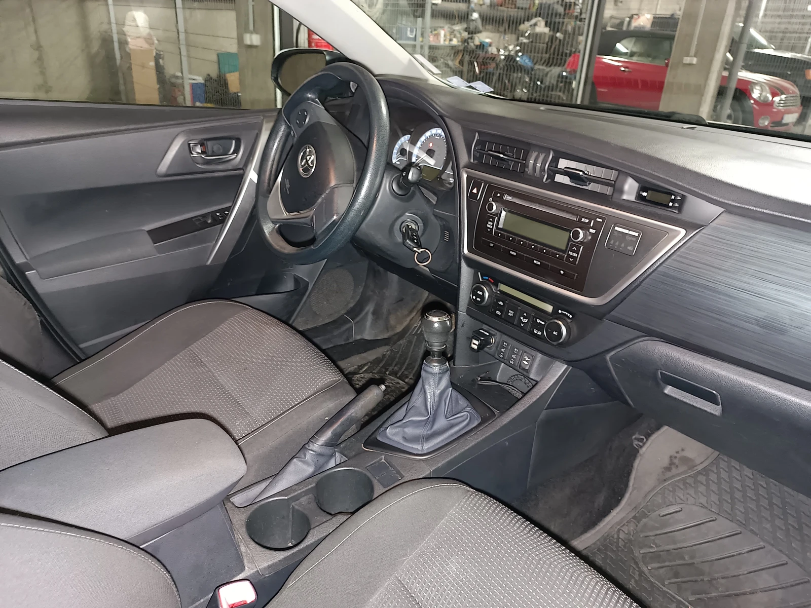 Toyota Auris  - изображение 9