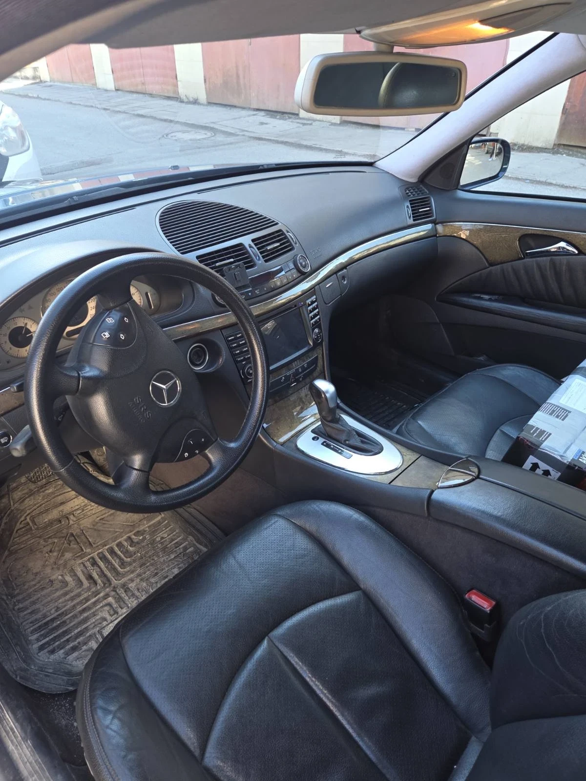 Mercedes-Benz E 320, снимка 5 - Автомобили и джипове - 53716925