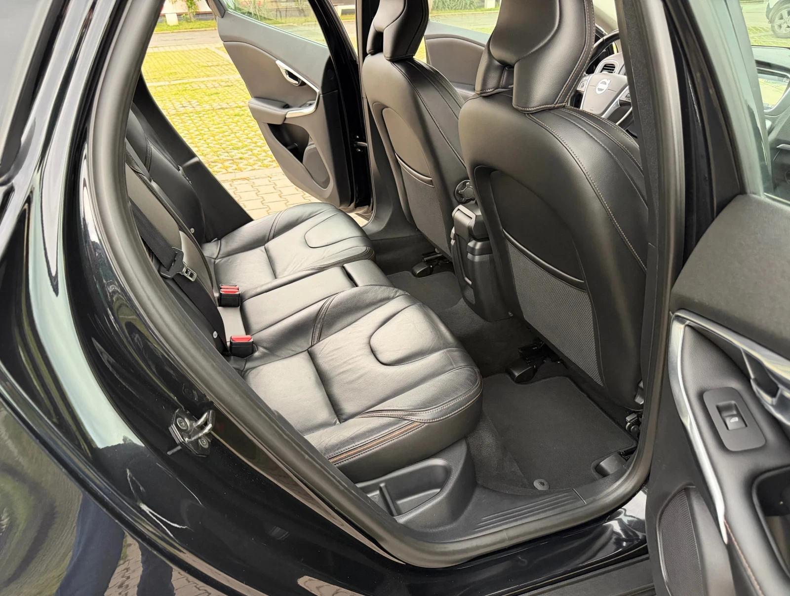Volvo V40 Cross Country T4 * * * ТОП СЪСТОЯНИЕ !!! * * * , снимка 13 - Автомобили и джипове - 54890900