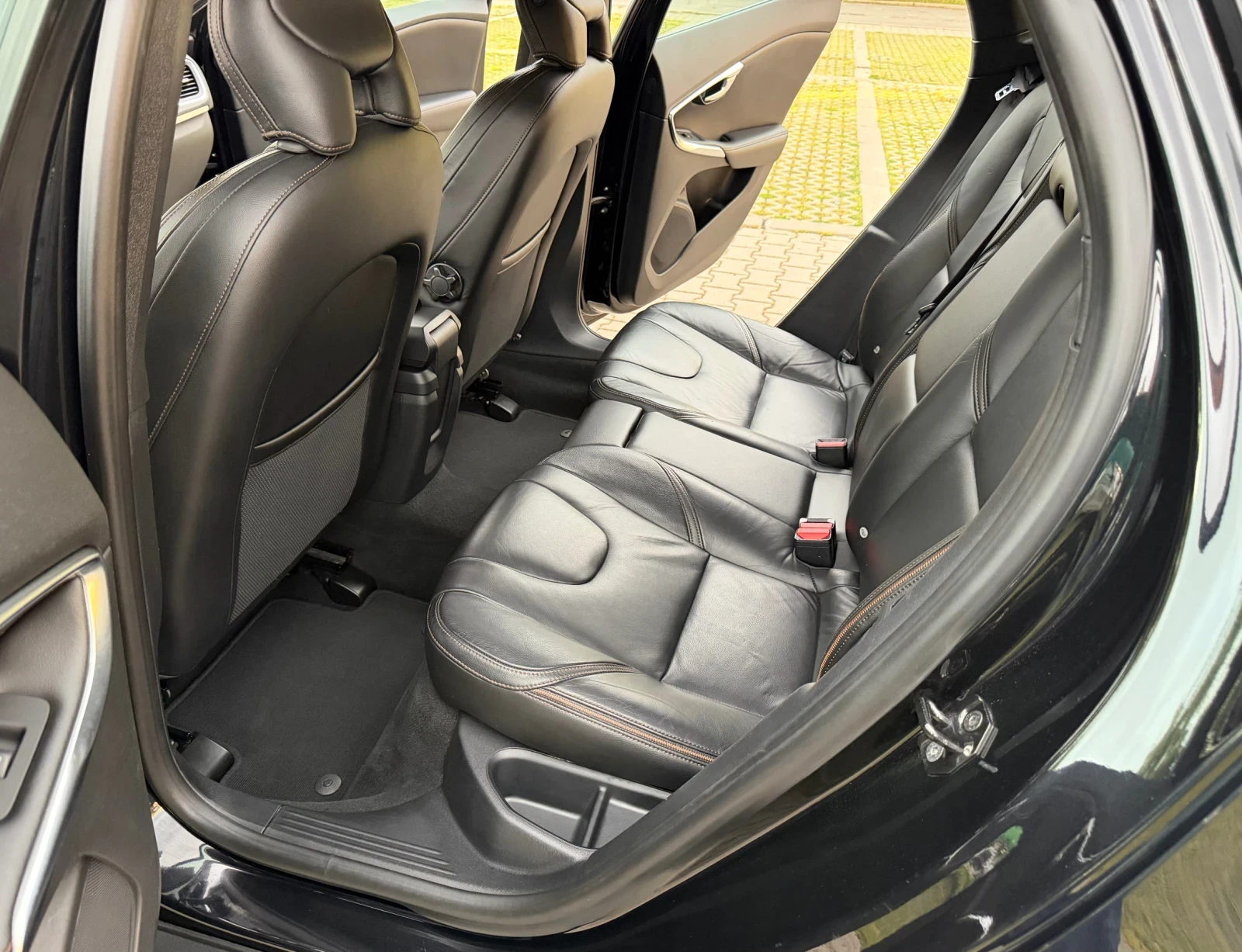 Volvo V40 Cross Country T4 * * * ТОП СЪСТОЯНИЕ !!! * * * , снимка 11 - Автомобили и джипове - 54890900
