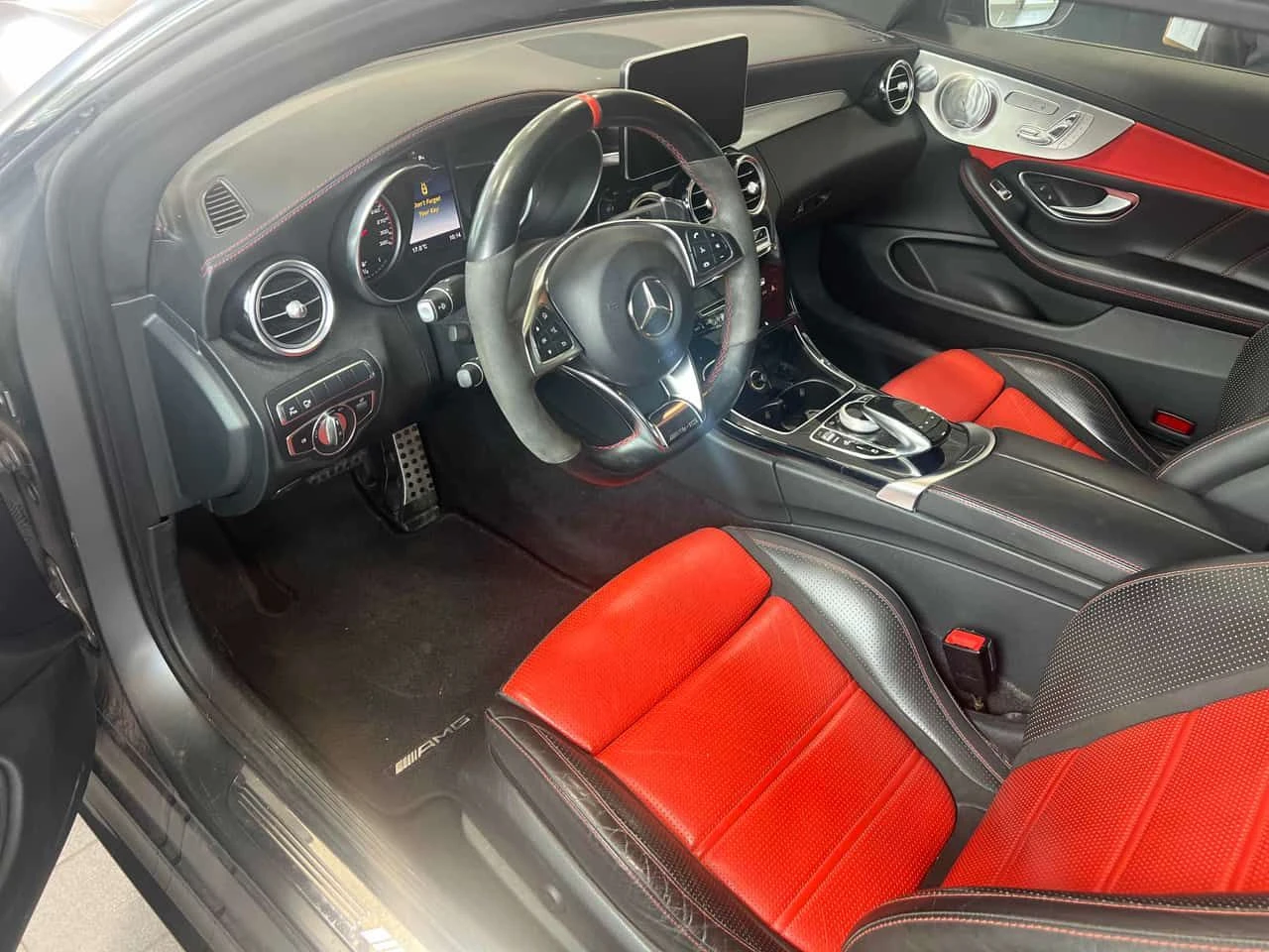 Mercedes-Benz C 63 AMG S * FULLY LOADED * ЛИЦЕНЗИРАН ТЪРГОВЕЦ, снимка 7 - Автомобили и джипове - 54906197