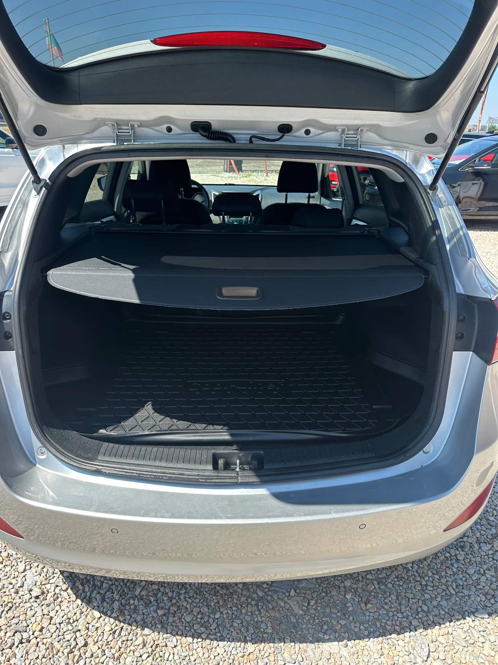 Hyundai I30 1.6i 135kc 6ck Навигация, снимка 13 - Автомобили и джипове - 55613196