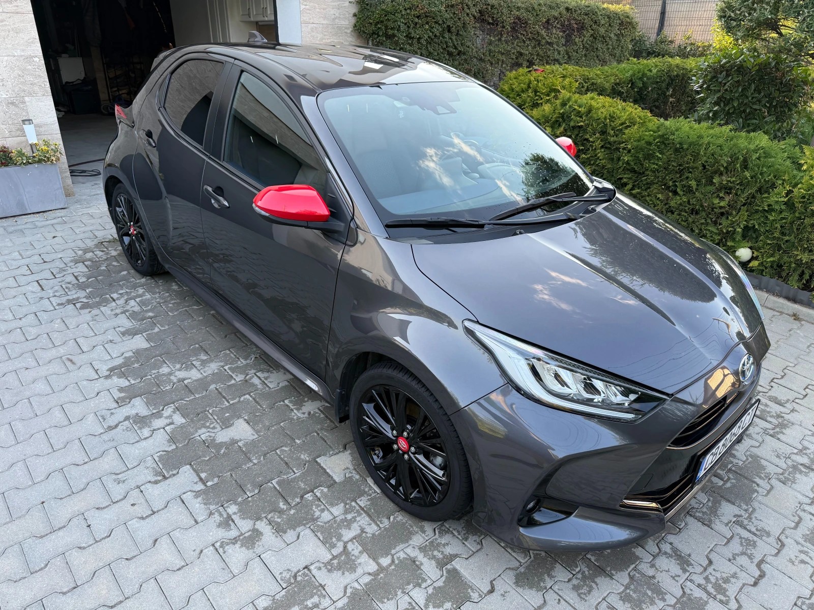 Toyota Yaris 1.5 CVT HYBRID, Limited Edition, снимка 4 - Автомобили и джипове - 55791425