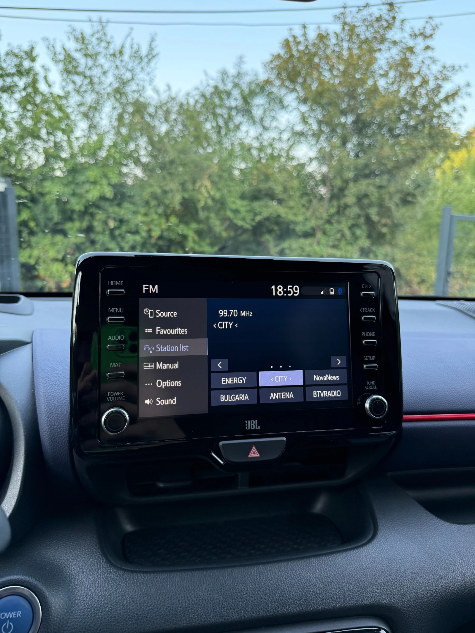 Toyota Yaris 1.5 CVT HYBRID, Limited Edition, снимка 10 - Автомобили и джипове - 55791425