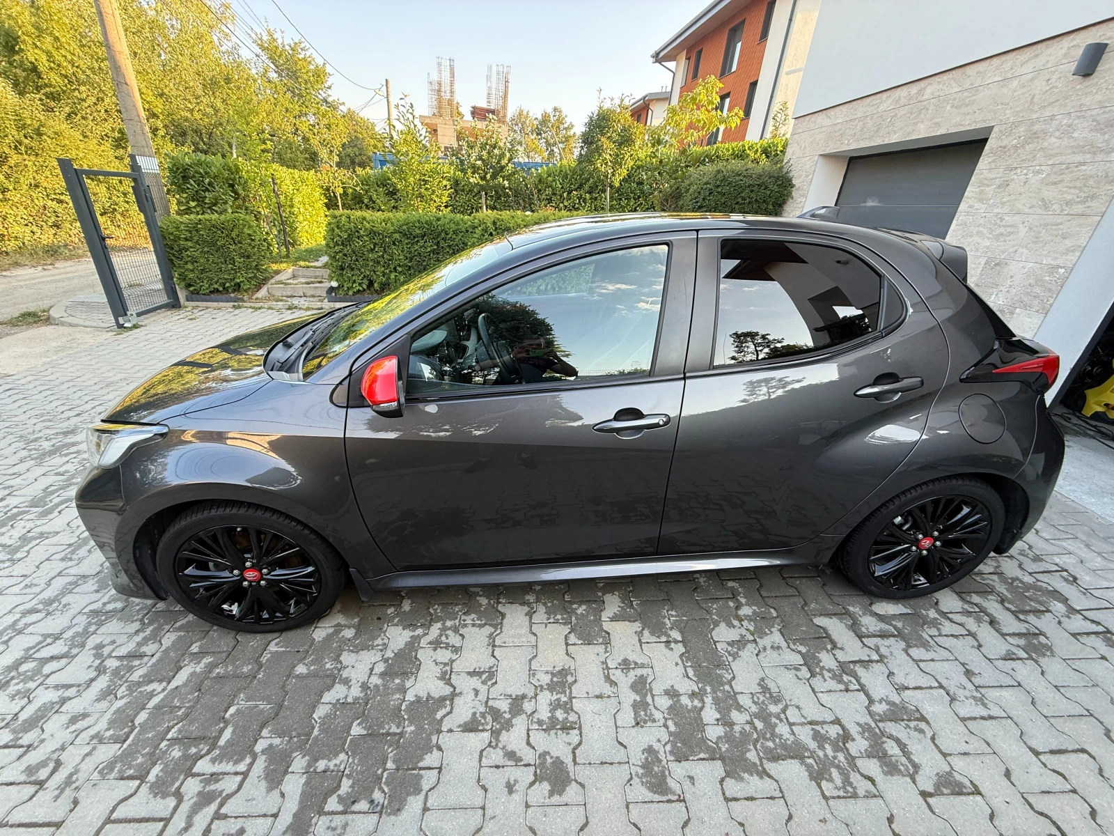 Toyota Yaris 1.5 CVT HYBRID, Limited Edition, снимка 6 - Автомобили и джипове - 55791425
