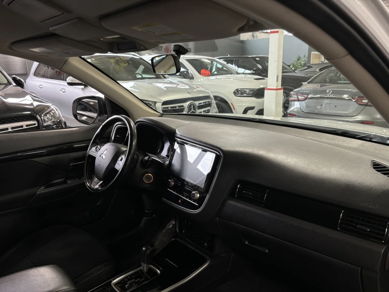 Mitsubishi Outlander 2020* 7 МЕСТА* ES-S AWC* TOUCHSCREEN* ТОП СЪСТОЯНИ, снимка 10 - Автомобили и джипове - 52334790
