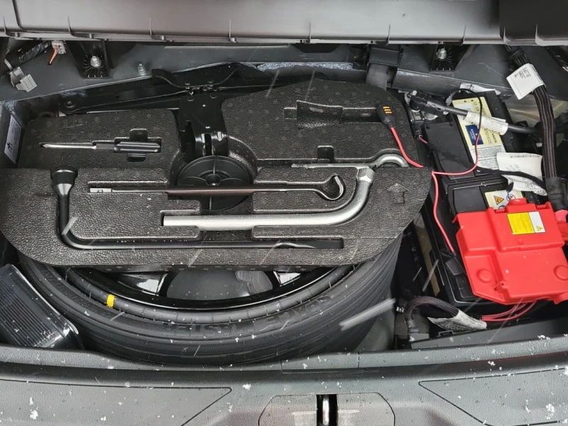 Maserati Levante CARFAX* АВТОФИНАНСИРАНЕ* БЕЗ ПЪРВОНАЧАЛНА ВНОСКА* , снимка 14 - Автомобили и джипове - 52871597