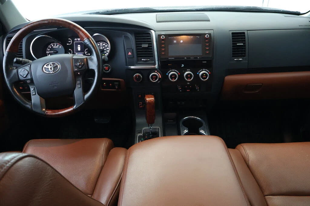 Toyota Sequoia Platinum* Дистроник* 7-местен* Обдухване* Шибидах - изображение 6