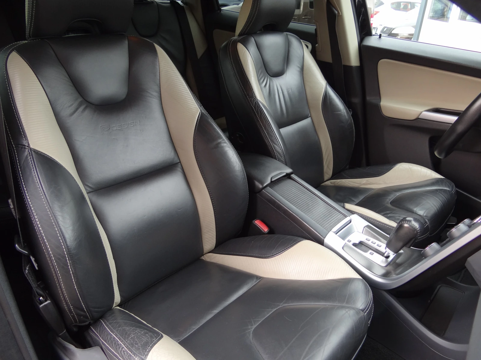 Volvo XC60 2.4D-163k.c. R-Design /4X4/Auto/Koja/Navi/Euro-5B/ | Mobile.bg   11