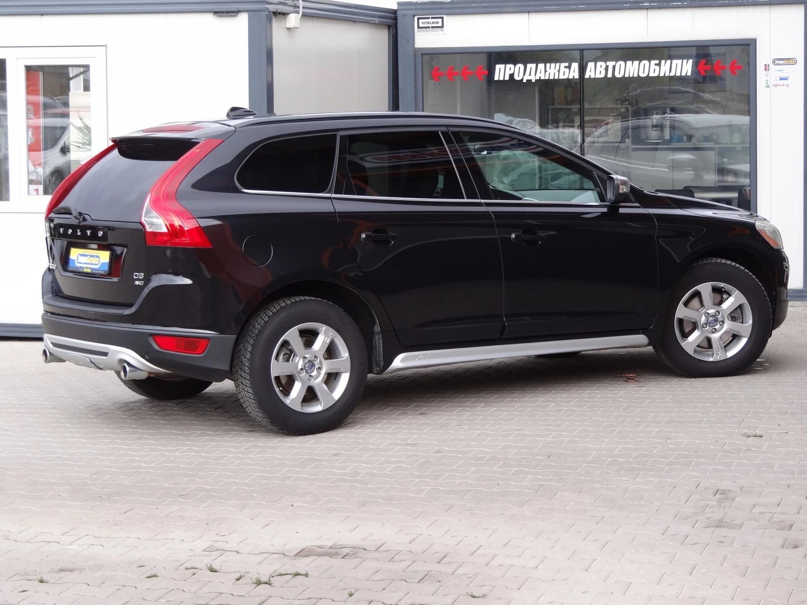 Volvo XC60 2.4D-163k.c. R-Design /4X4/Auto/Koja/Navi/Euro-5B/ - изображение 5