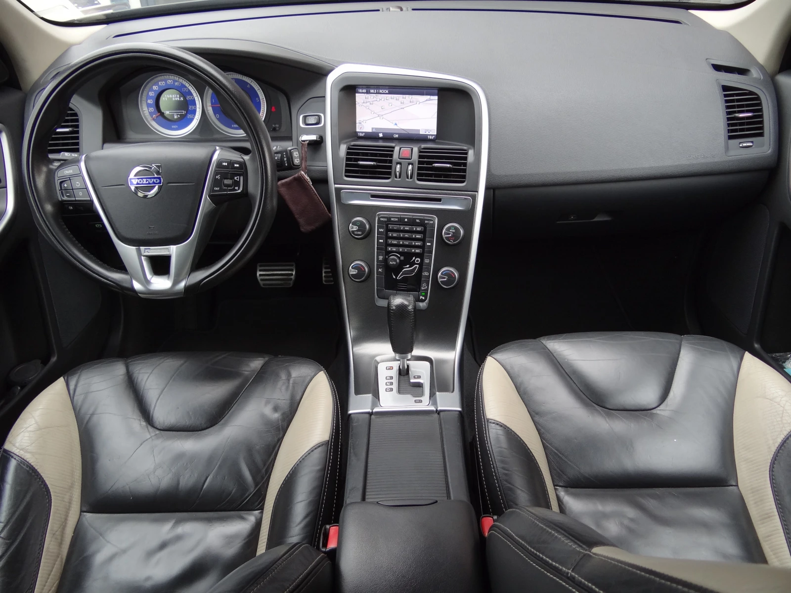 Volvo XC60 2.4D-163k.c. R-Design /4X4/Auto/Koja/Navi/Euro-5B/ - изображение 9