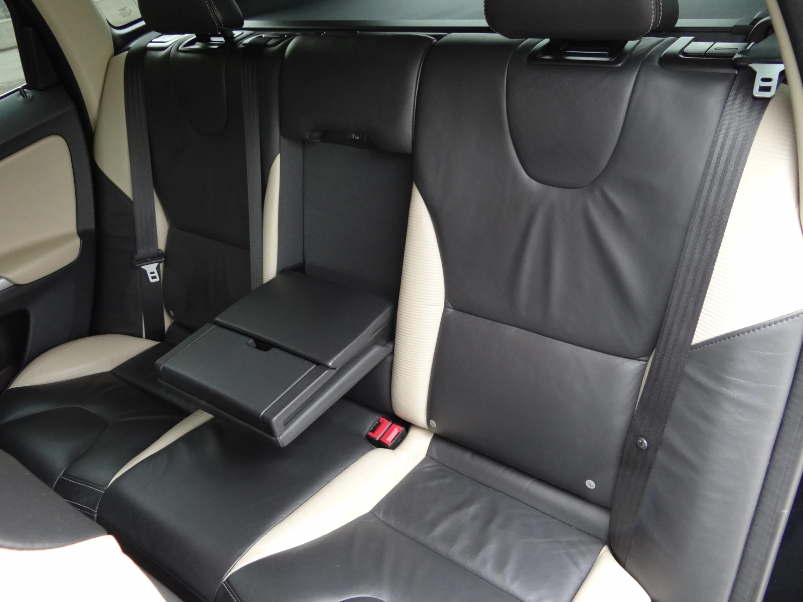 Volvo XC60 2.4D-163k.c. R-Design /4X4/Auto/Koja/Navi/Euro-5B/ | Mobile.bg   13