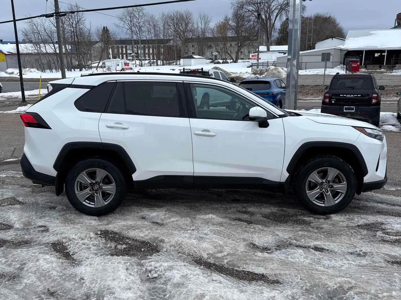 Toyota Rav4  XLE AWD / CARFAX /CAMERA / ПОДГРЕВИ - изображение 3