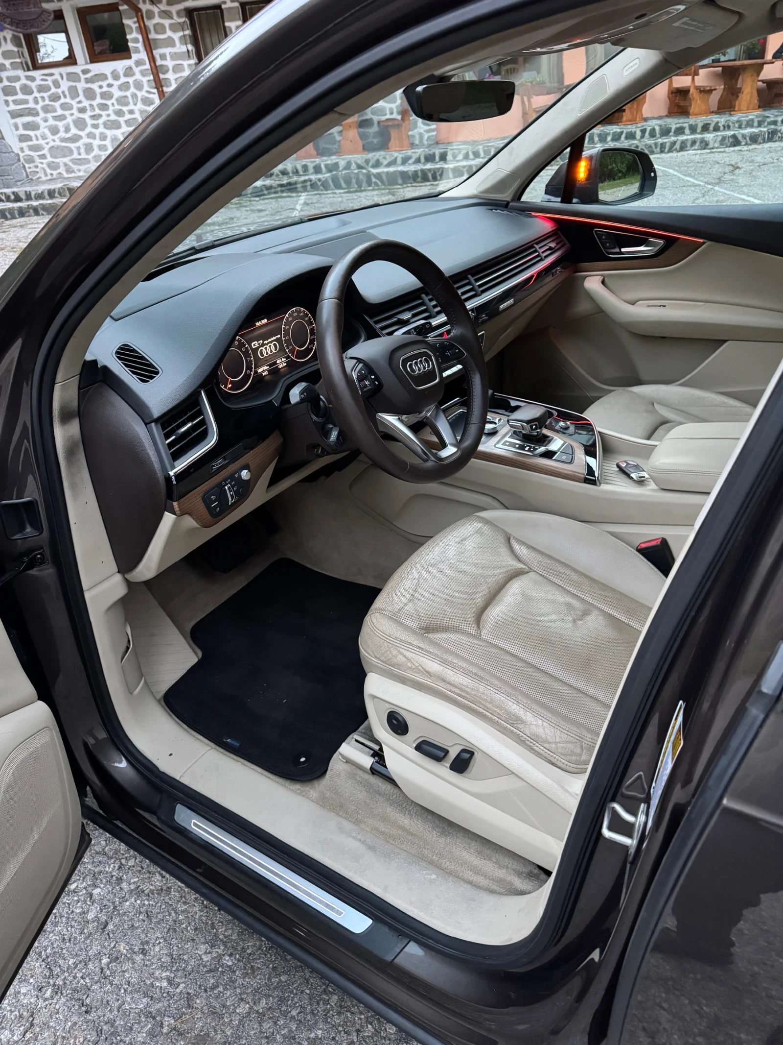 Audi Q7 3.0T HUD* , Individual colour* Ambient* 360, снимка 10 - Автомобили и джипове - 55993845