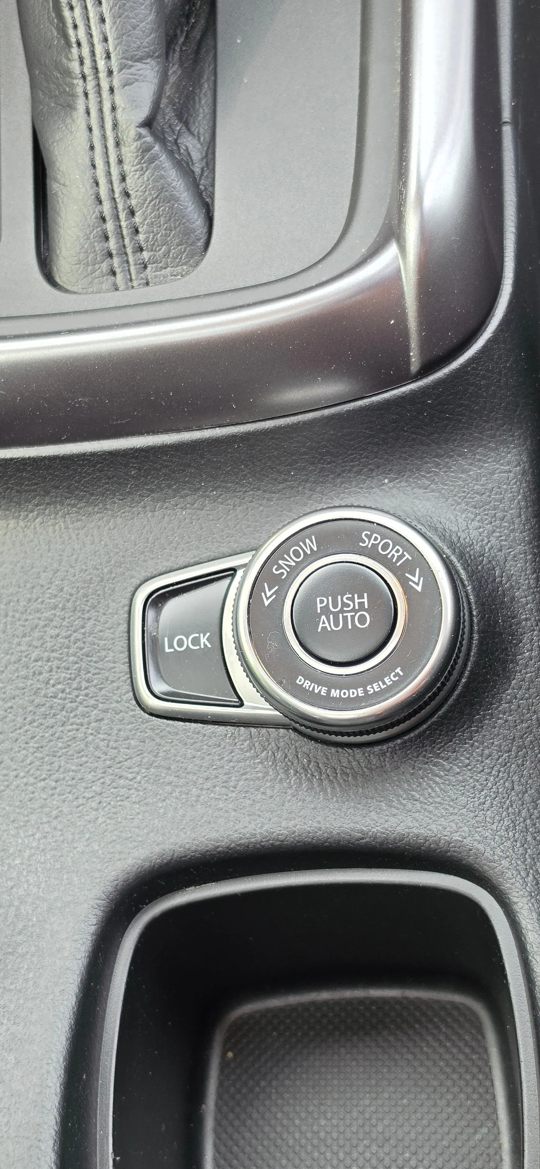 Suzuki SX4 S-Cross GLX, hybrid, Автомат 4x4, панорама, кожа, снимка 13 - Автомобили и джипове - 56229013