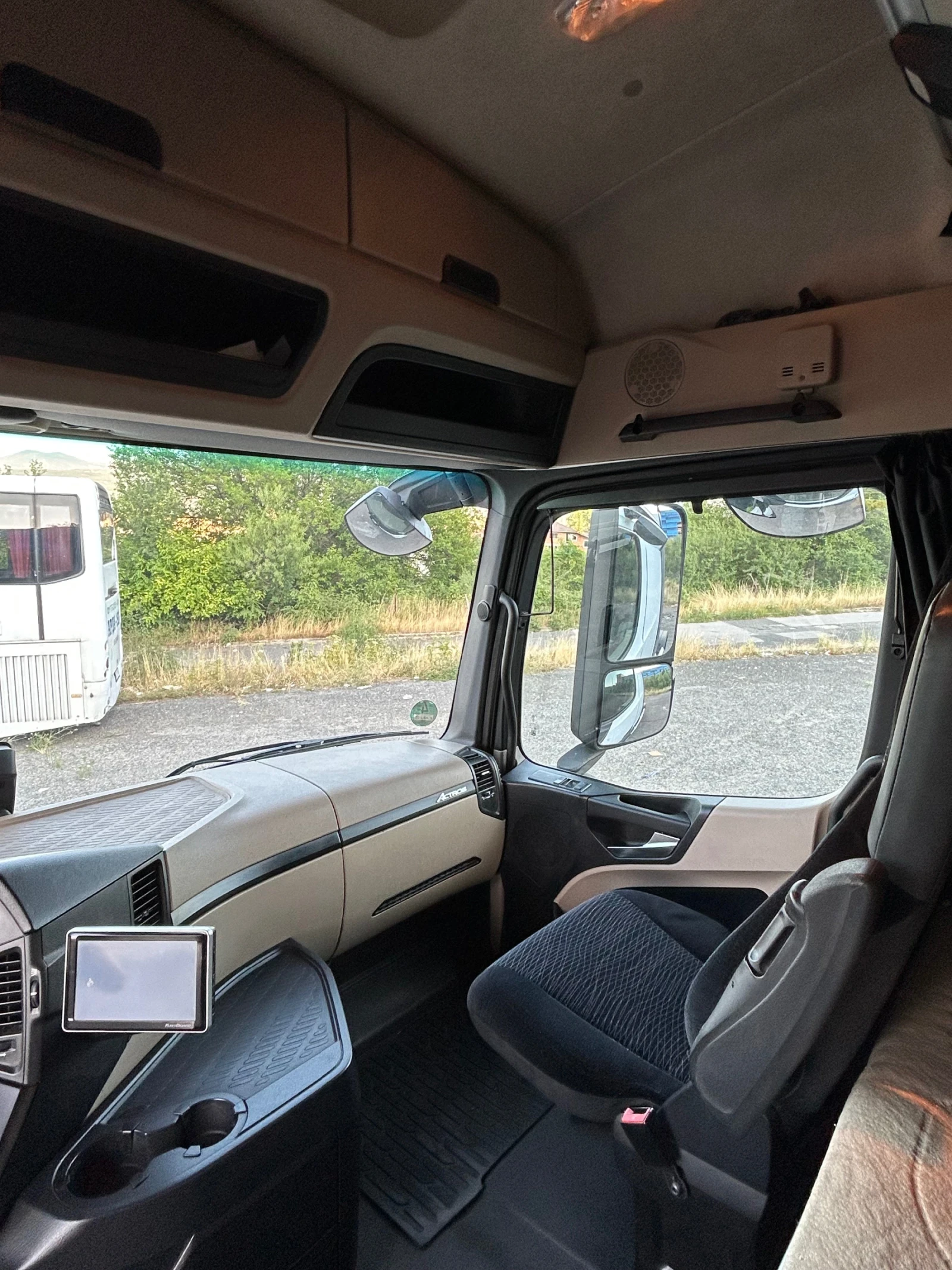 Mercedes-Benz Actros Mega* Retarder* Euro 6, снимка 12 - Камиони - 55316474