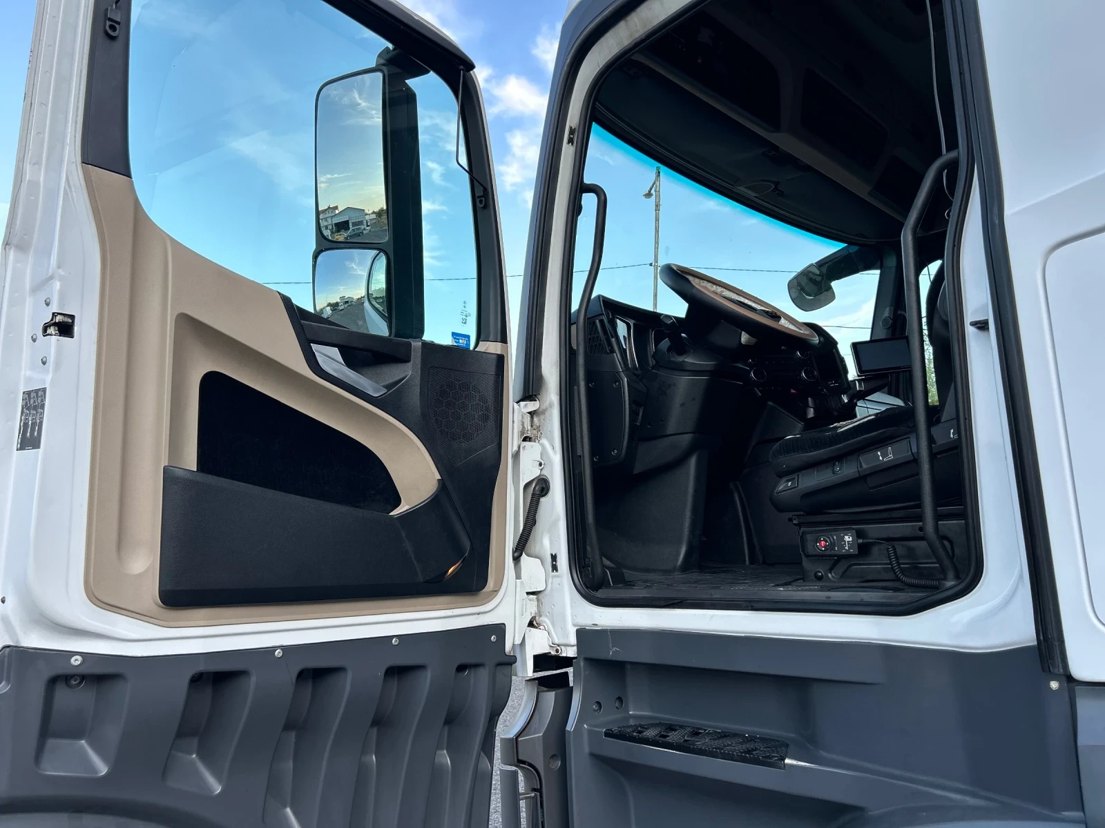 Mercedes-Benz Actros Mega* Retarder* Euro 6, снимка 11 - Камиони - 55316474