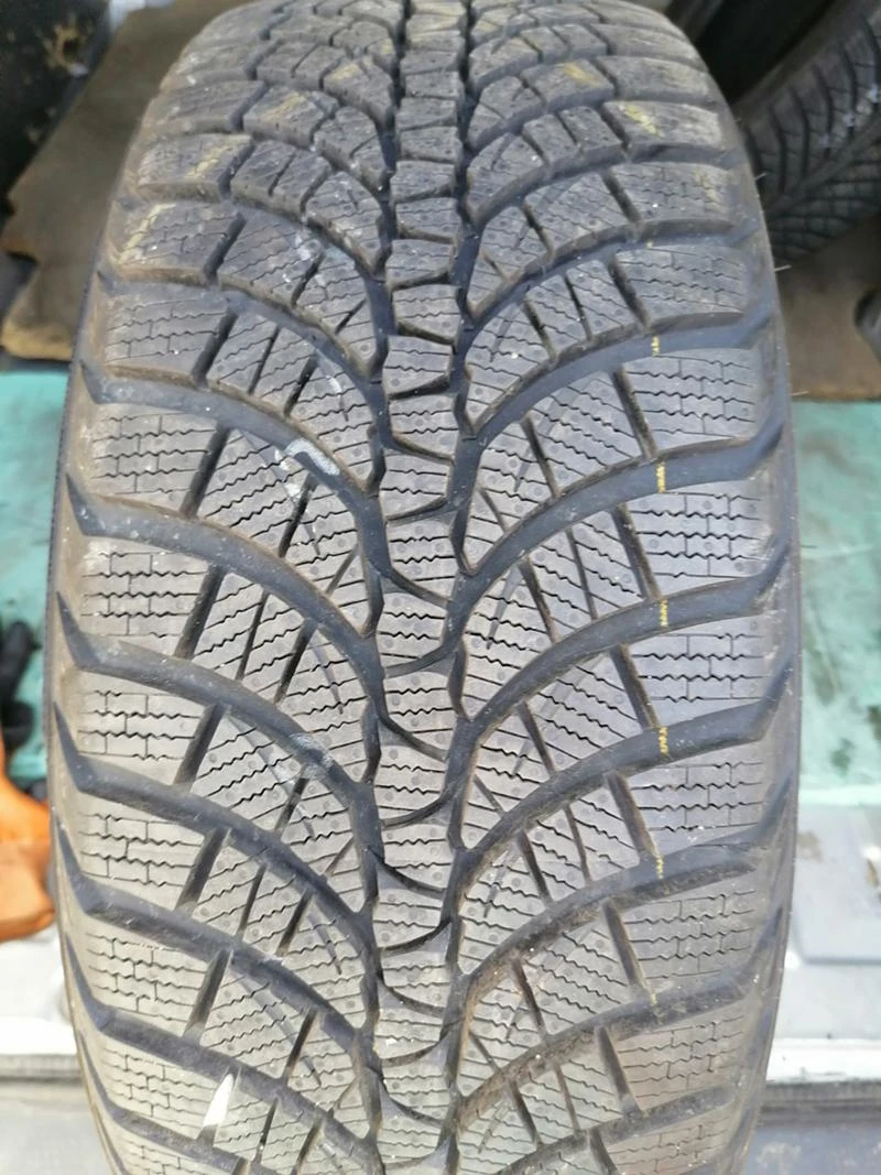 Гуми Зимни 225/55R17, снимка 1 - Гуми и джанти - 29598224