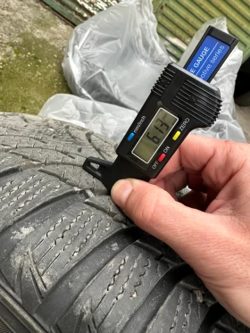 Гуми Зимни 225/60R17, снимка 4 - Гуми и джанти - 53298650