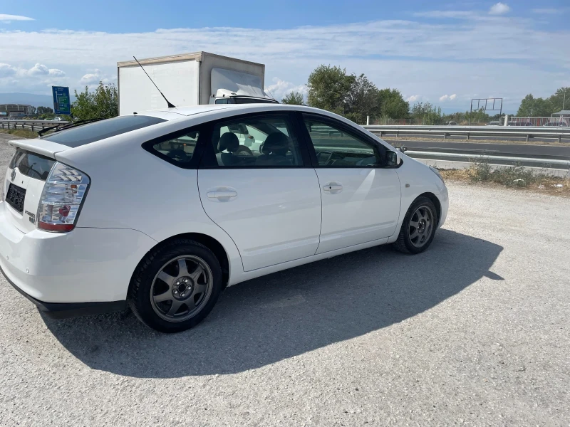 Toyota Prius, снимка 4 - Автомобили и джипове - 47072262