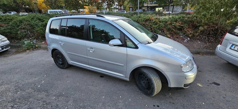 VW Touran 1.9 105 DSG, снимка 4 - Автомобили и джипове - 47570285