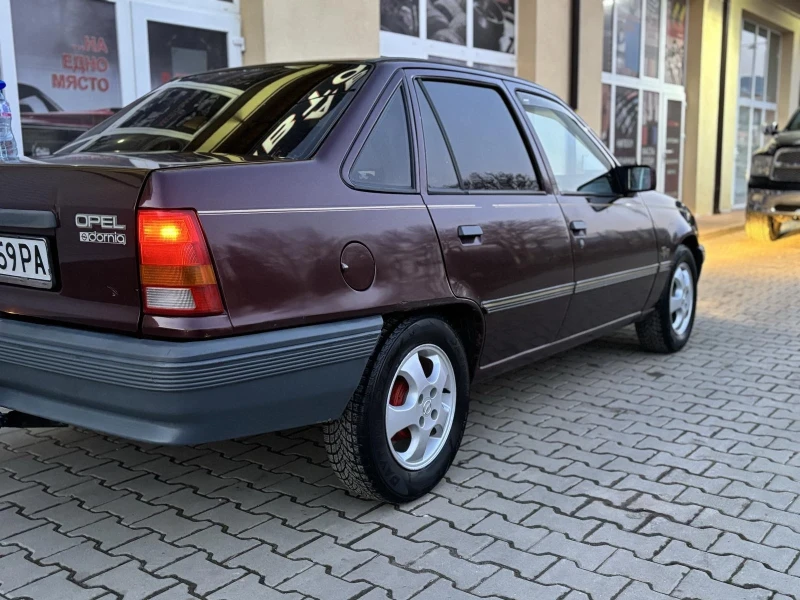 Opel Kadett Седан, снимка 9 - Автомобили и джипове - 48840210