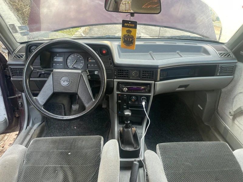 Opel Kadett Седан, снимка 2 - Автомобили и джипове - 48840210