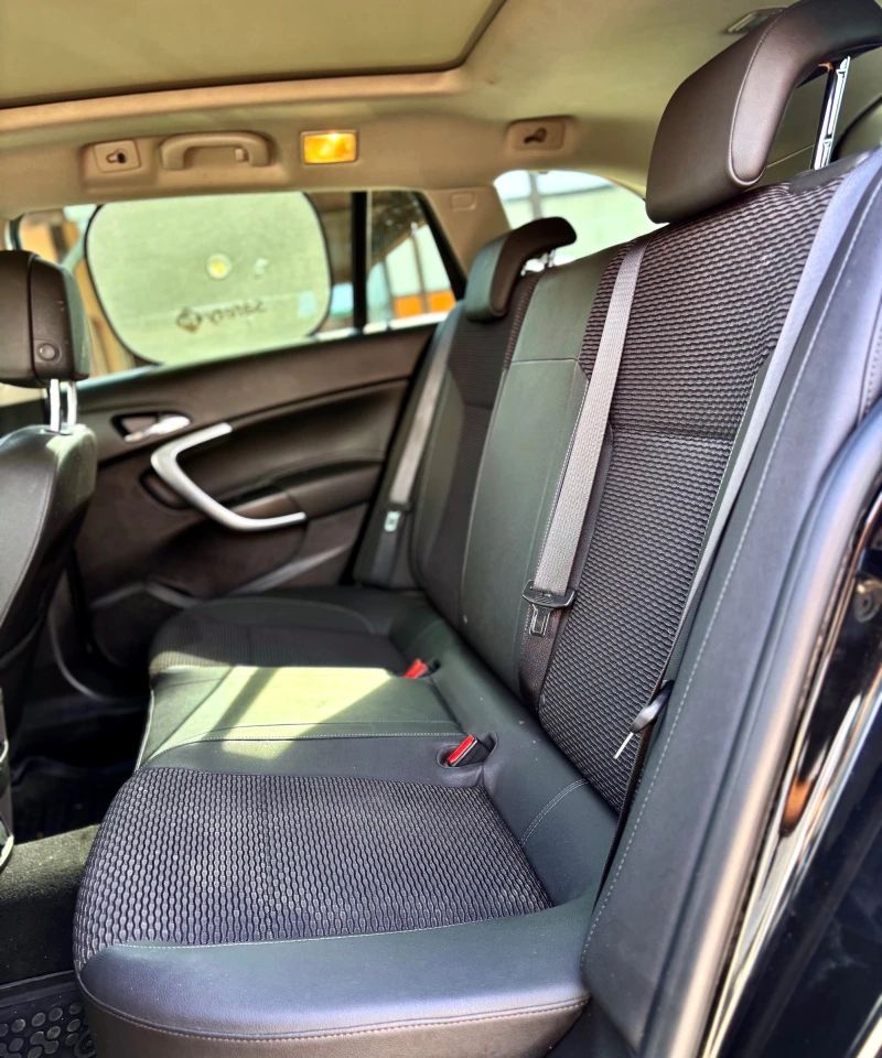 Opel Insignia Sports Tourer, снимка 9 - Автомобили и джипове - 51626523