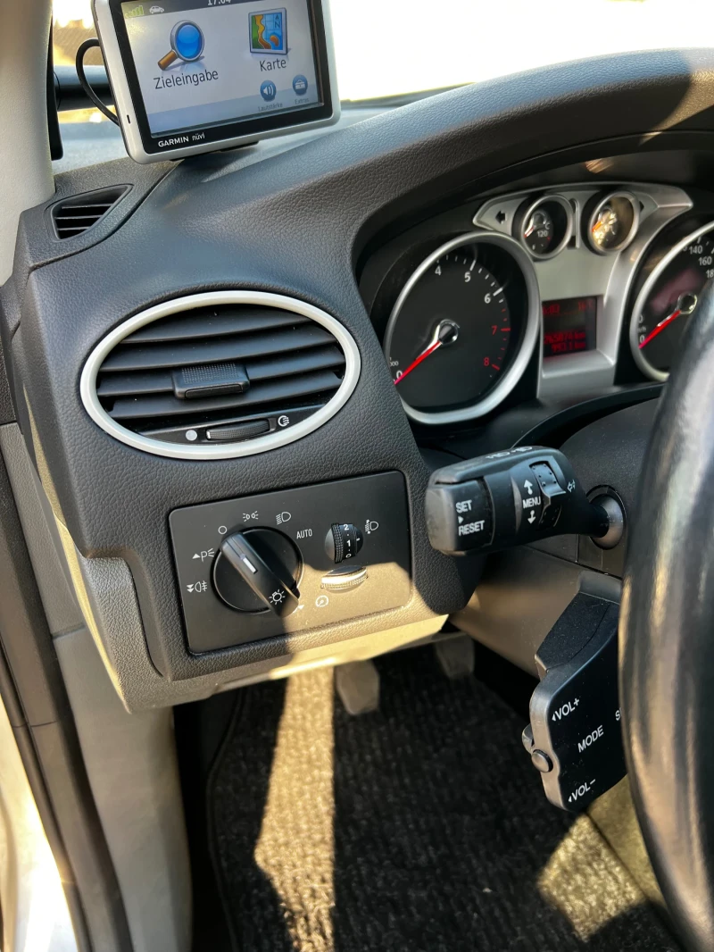 Ford Focus 2011 1.6 бензин 101к.с., снимка 10 - Автомобили и джипове - 52579618