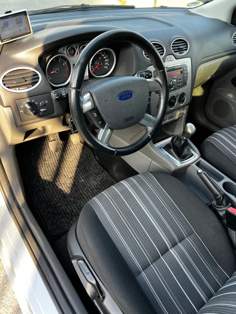 Ford Focus 2011 1.6 бензин 101к.с., снимка 5 - Автомобили и джипове - 52579618