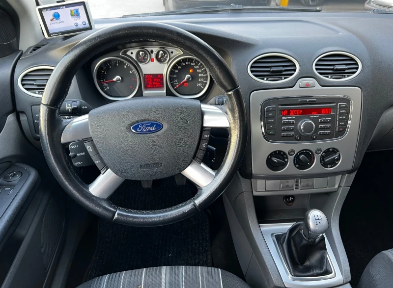 Ford Focus 2011 1.6 бензин 101к.с., снимка 7 - Автомобили и джипове - 52579618