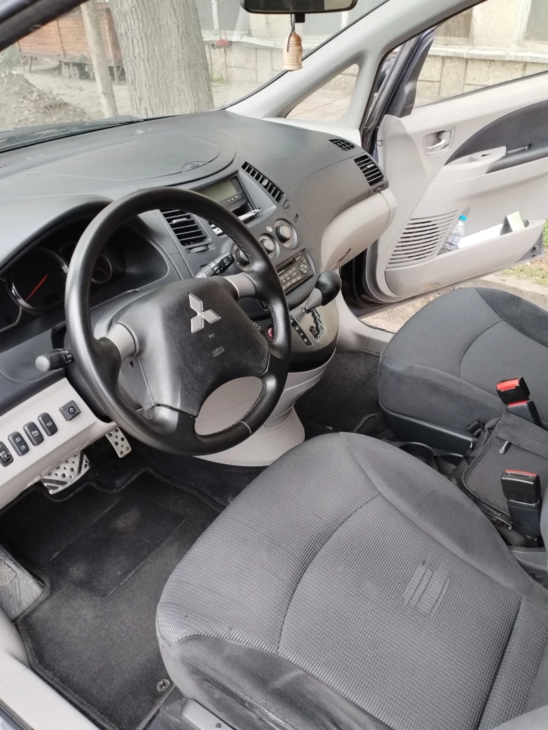 Mitsubishi Grandis 2.4, снимка 8 - Автомобили и джипове - 53302622