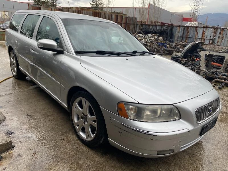 Volvo V70 2.4-D5 на части !!!, снимка 1 - Автомобили и джипове - 44157095