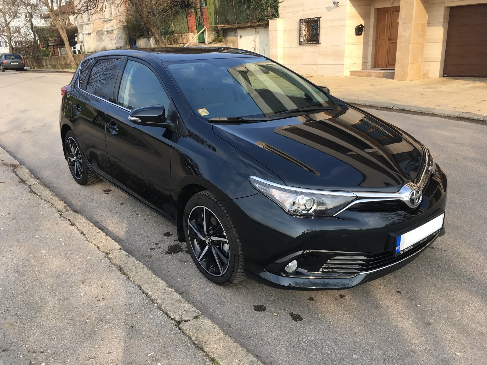 Toyota Auris 1.6 - изображение 2