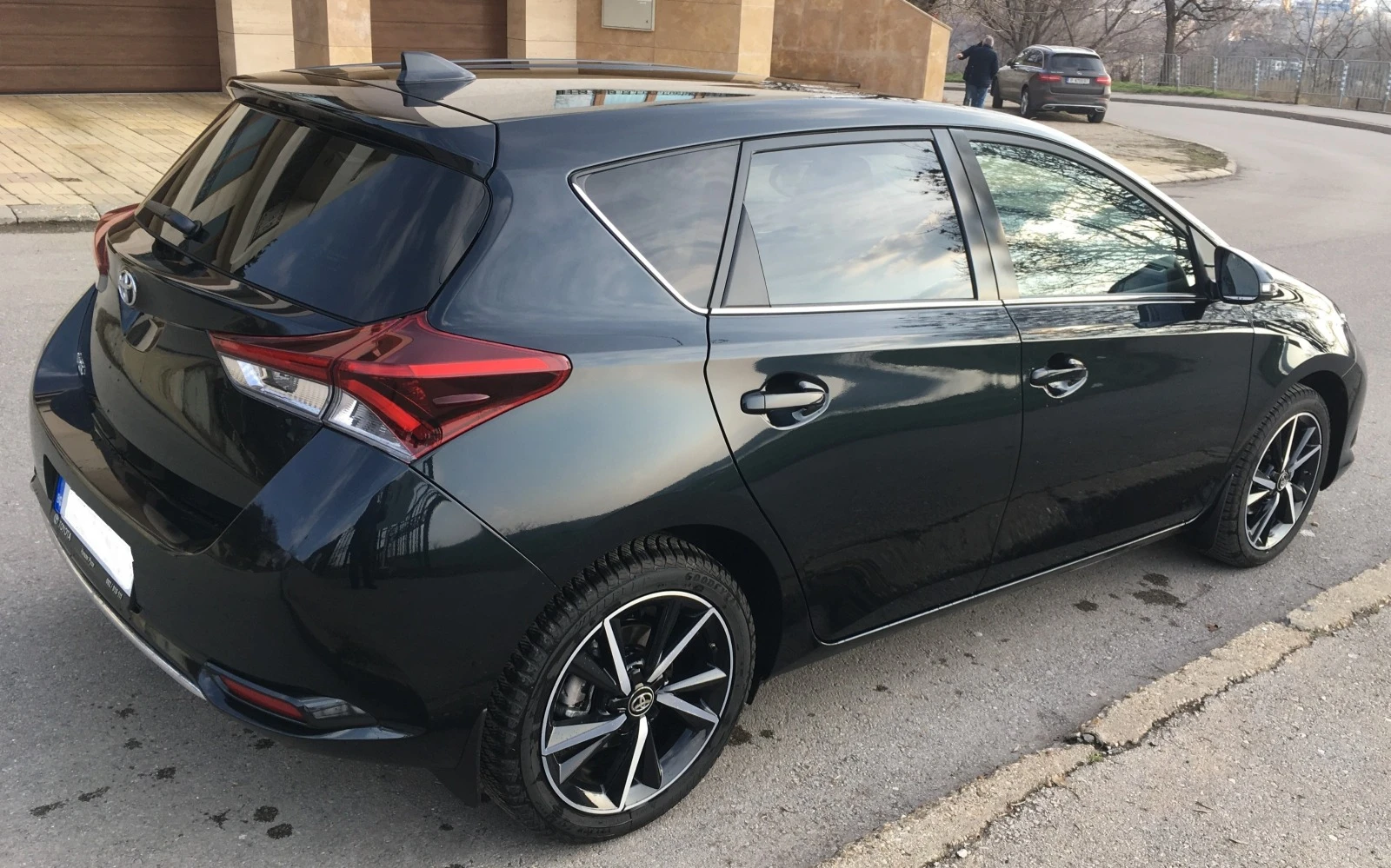 Toyota Auris 1.6 - изображение 3