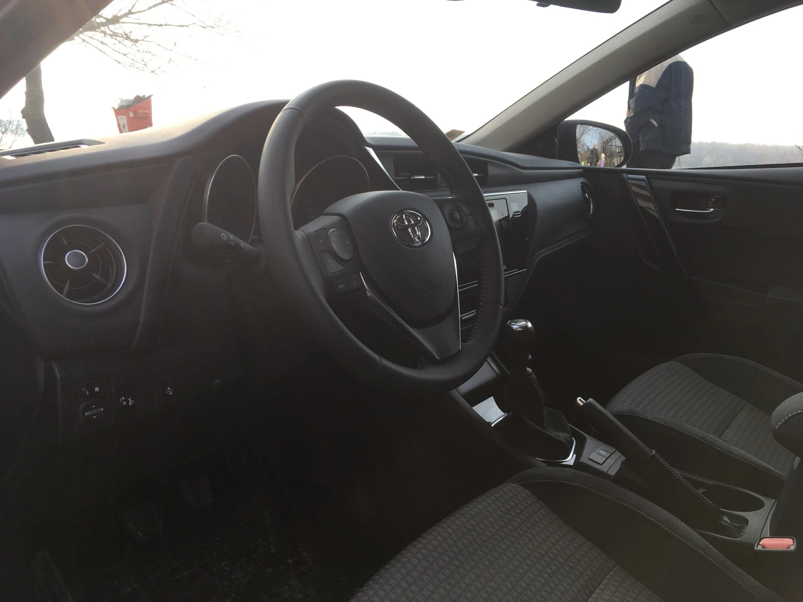 Toyota Auris 1.6 - изображение 6