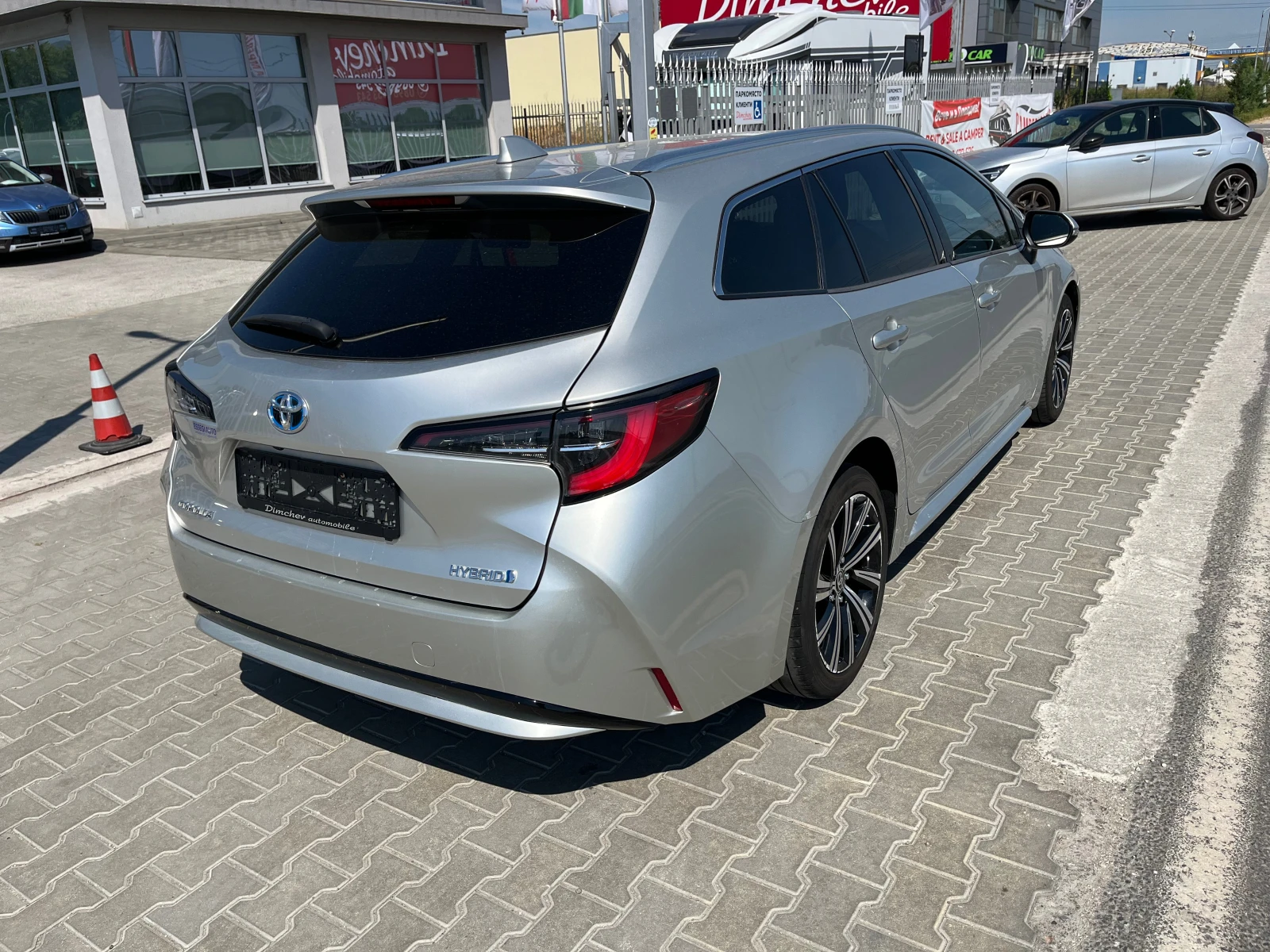 Toyota Corolla 1.8 HYBRID - изображение 6