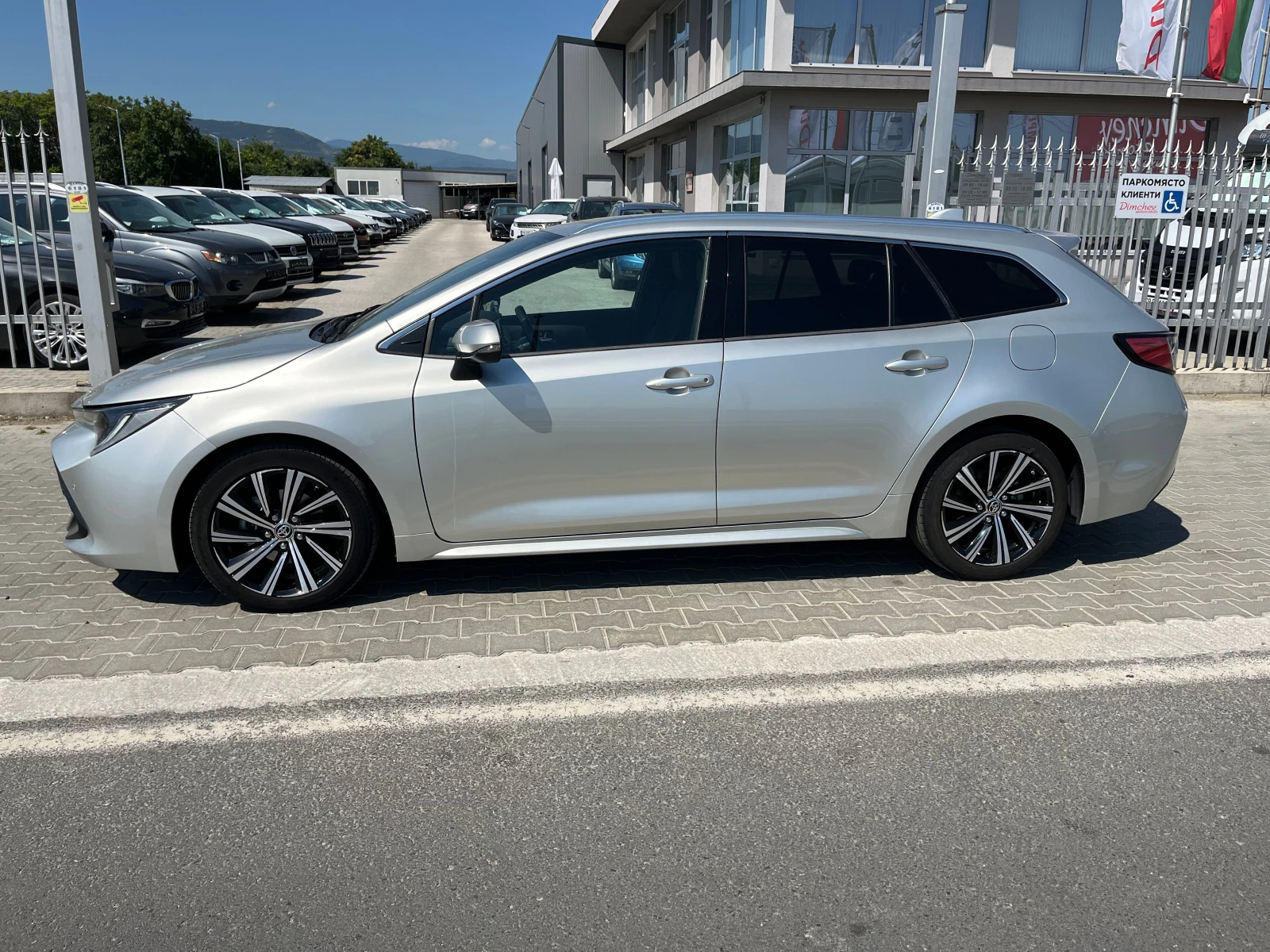 Toyota Corolla 1.8 HYBRID - изображение 3