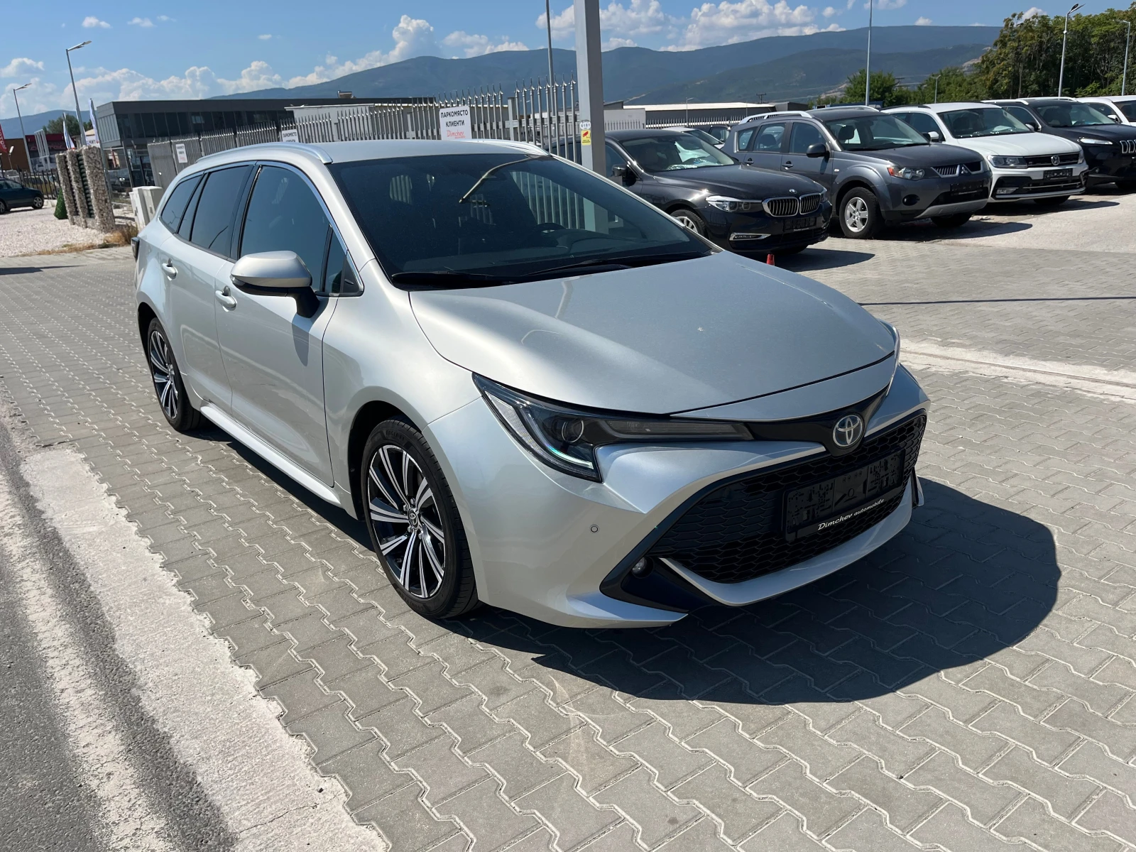 Toyota Corolla 1.8 HYBRID - изображение 2