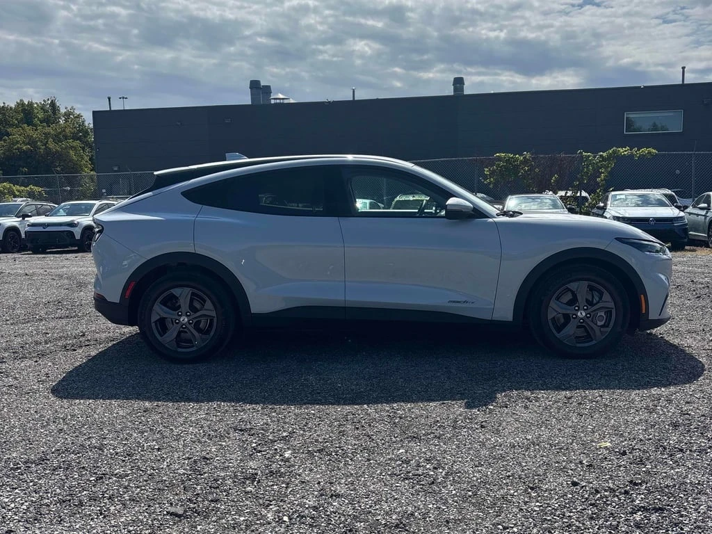 Ford Mustang Mach-E * Select * CARFAX * БЕЗ ПЪРВОНАЧАЛНА ВНОСКА - изображение 3