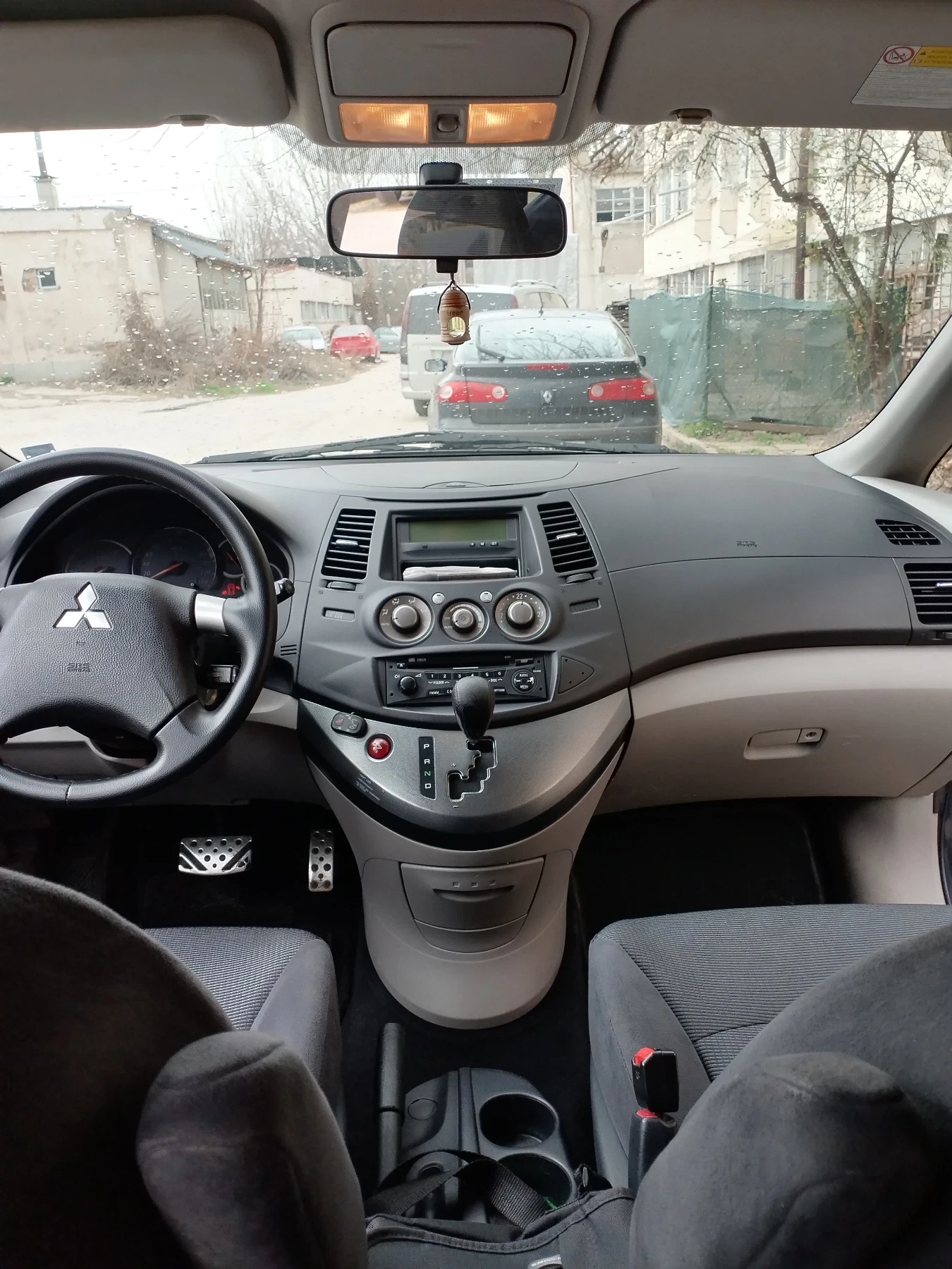 Mitsubishi Grandis 2.4 - изображение 10