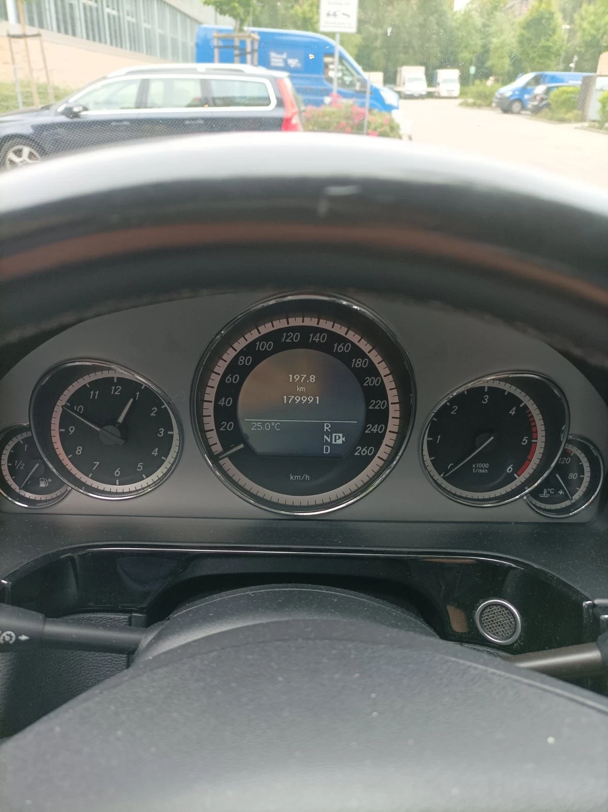 Mercedes-Benz E 350  - изображение 8