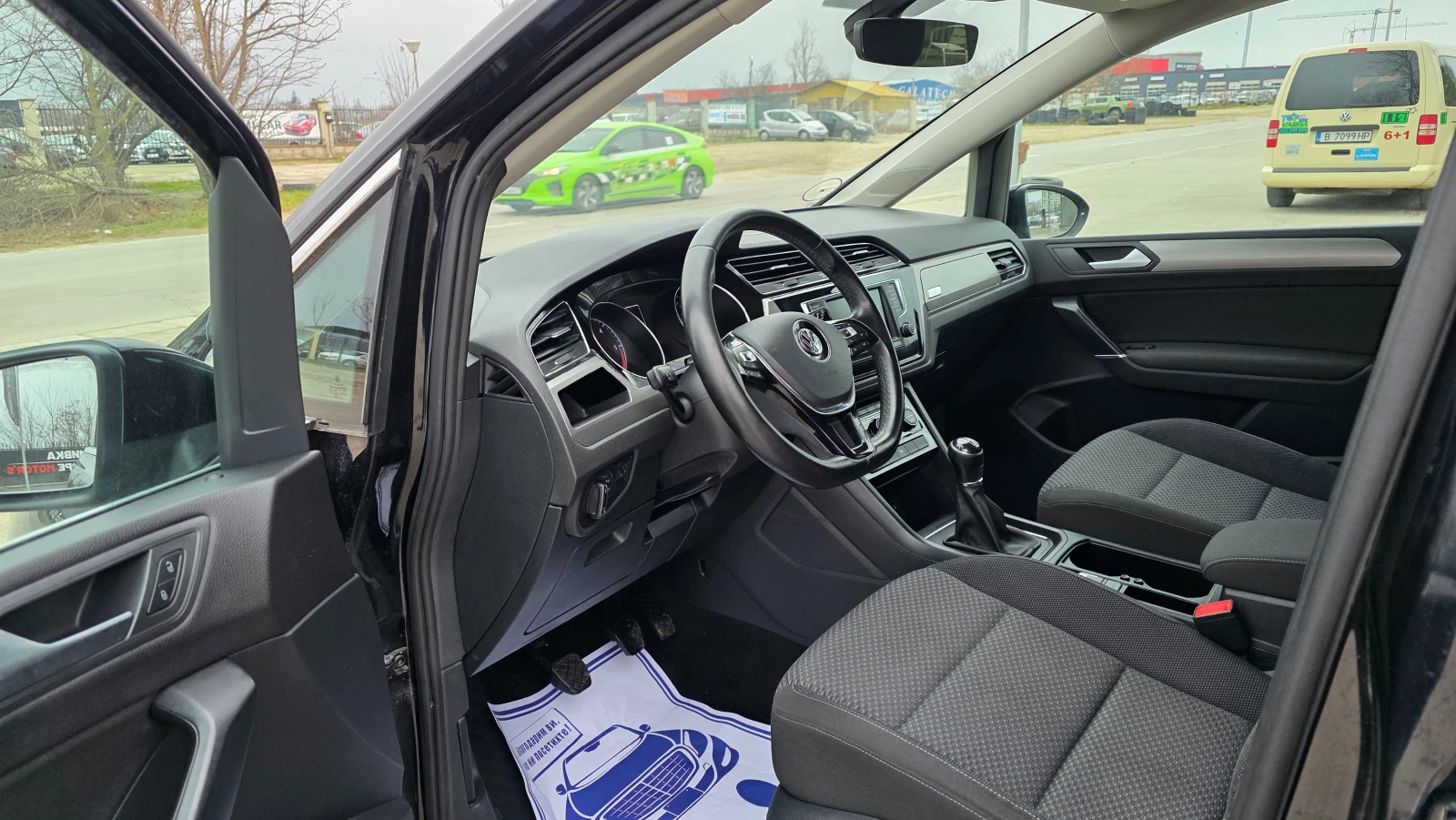 VW Touran KATO ЧИСТО НОВ/1.6d/110hp/7m, снимка 6 - Автомобили и джипове - 53851484