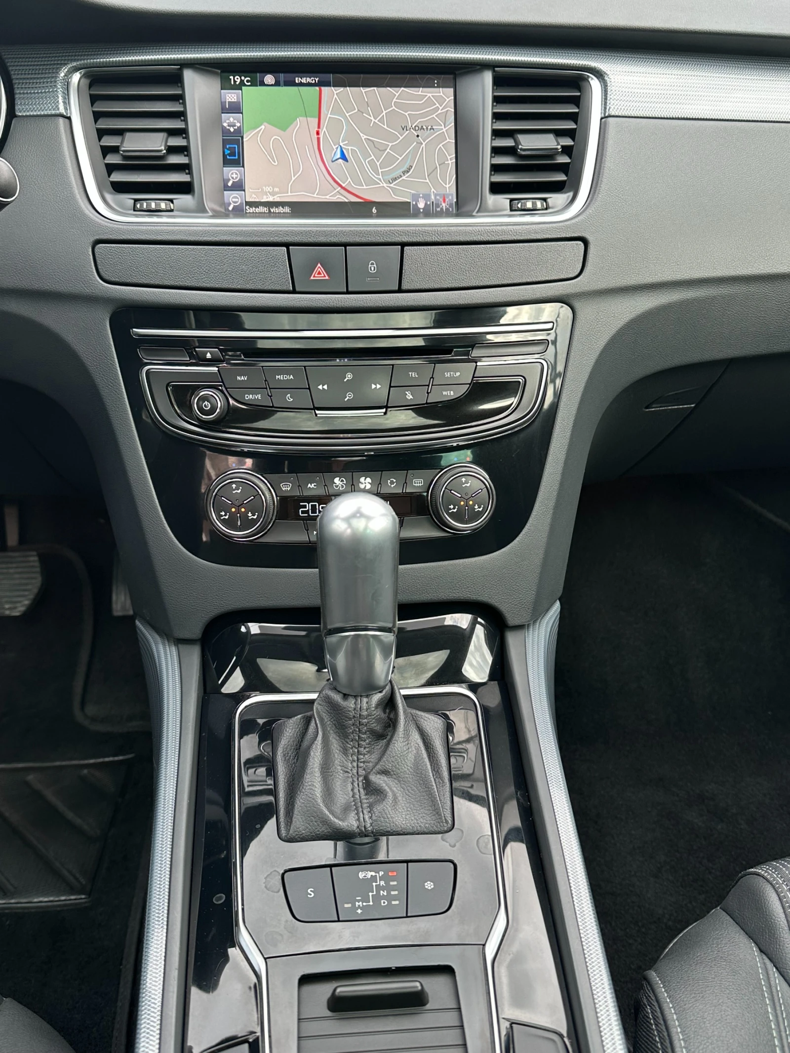 Peugeot 508 2.0HDI-180ks-ALLURE-FULL LED-NAVI-ПАНОРАМА-AUTOMAT, снимка 14 - Автомобили и джипове - 54231625