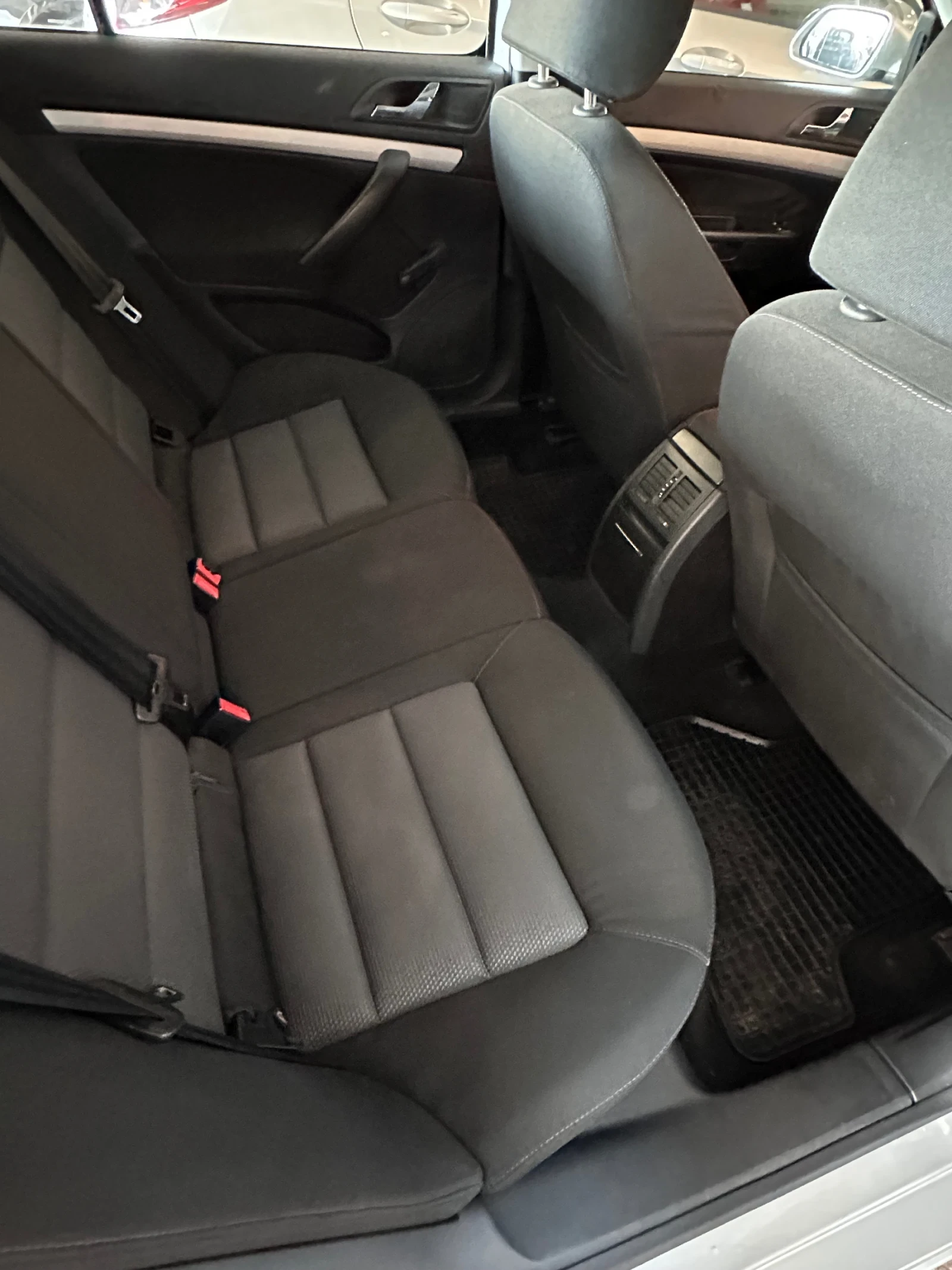 Skoda Octavia 1.6i MPi, снимка 9 - Автомобили и джипове - 54668703
