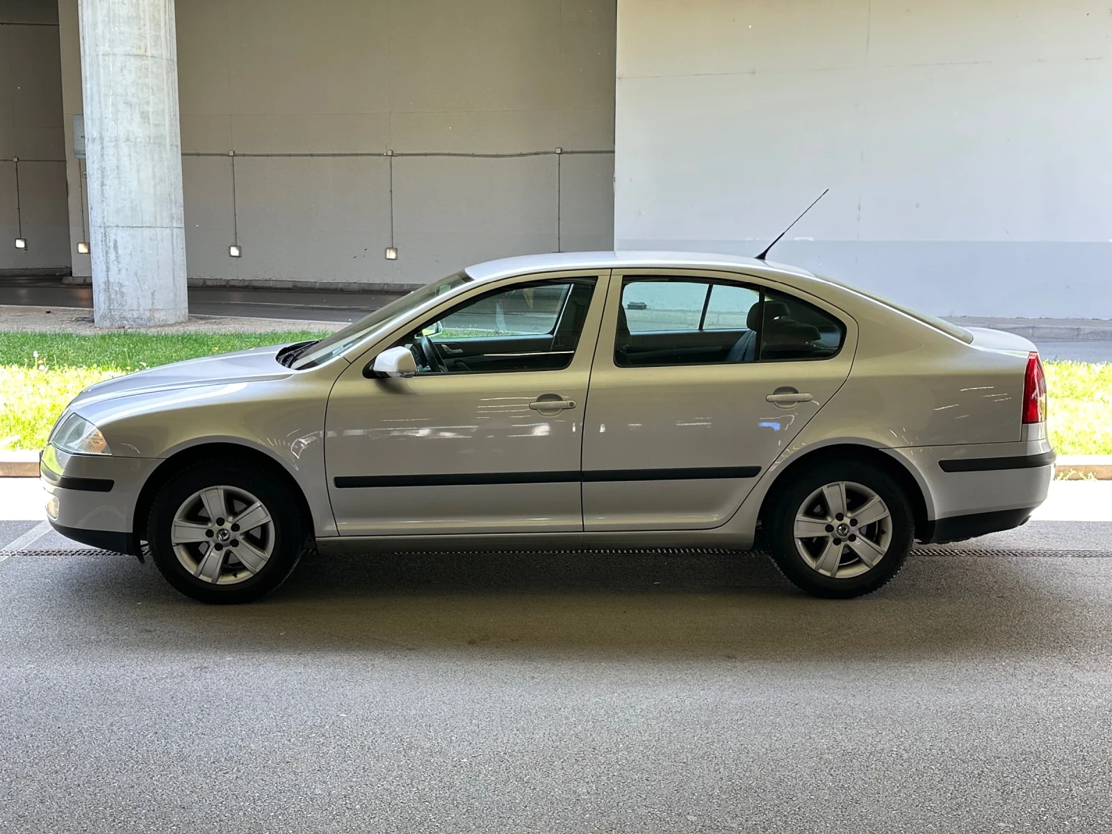 Skoda Octavia 1.6i MPi, снимка 4 - Автомобили и джипове - 54668703