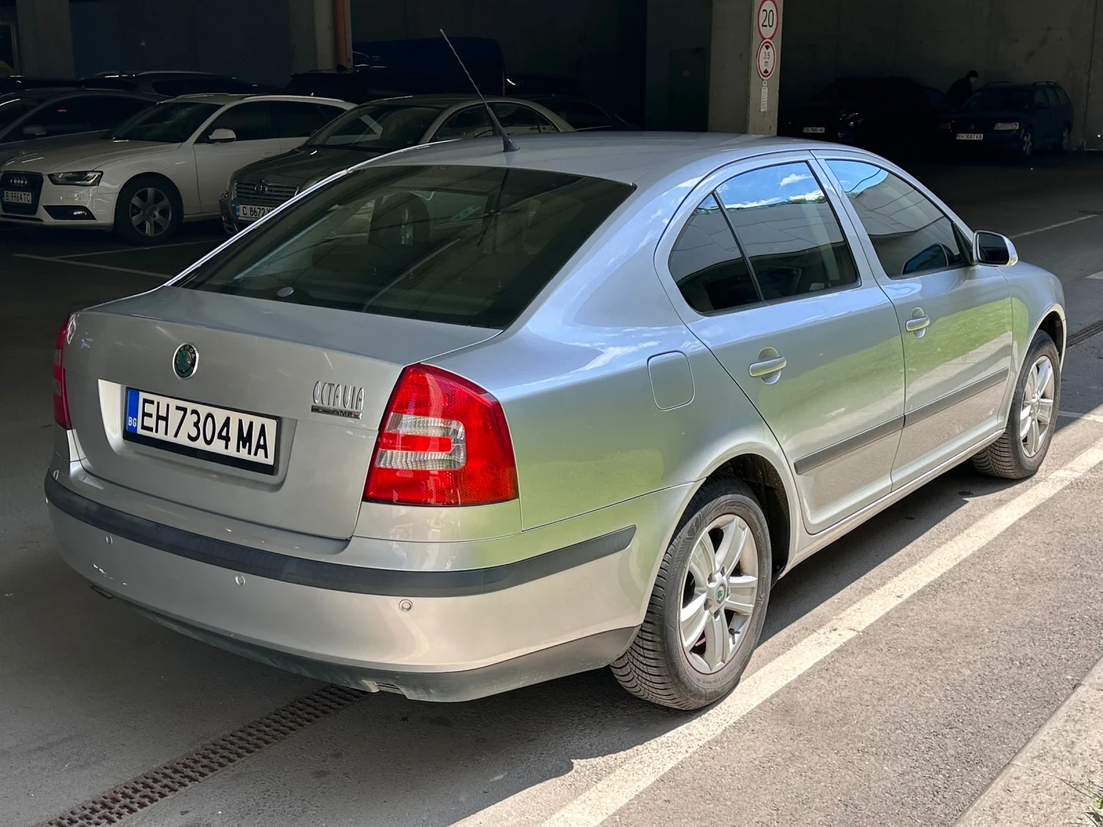 Skoda Octavia 1.6i MPi, снимка 6 - Автомобили и джипове - 54668703