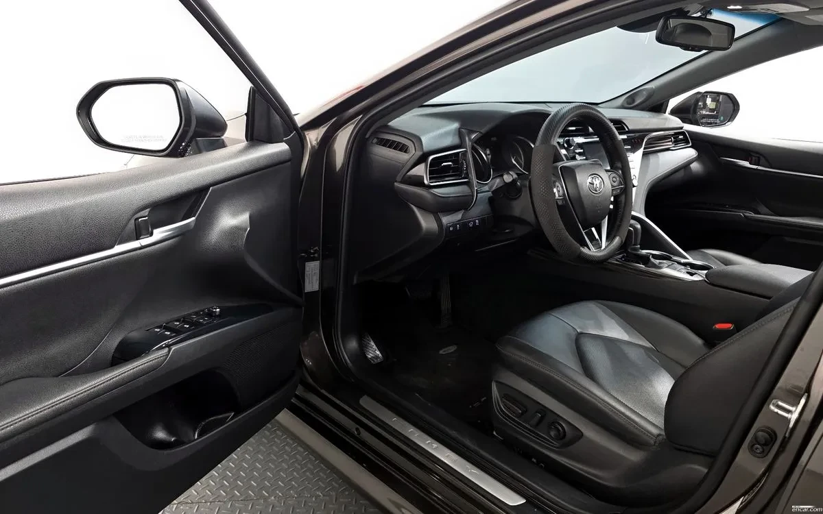 Toyota Camry XV70 2.5 , снимка 9 - Автомобили и джипове - 54837311