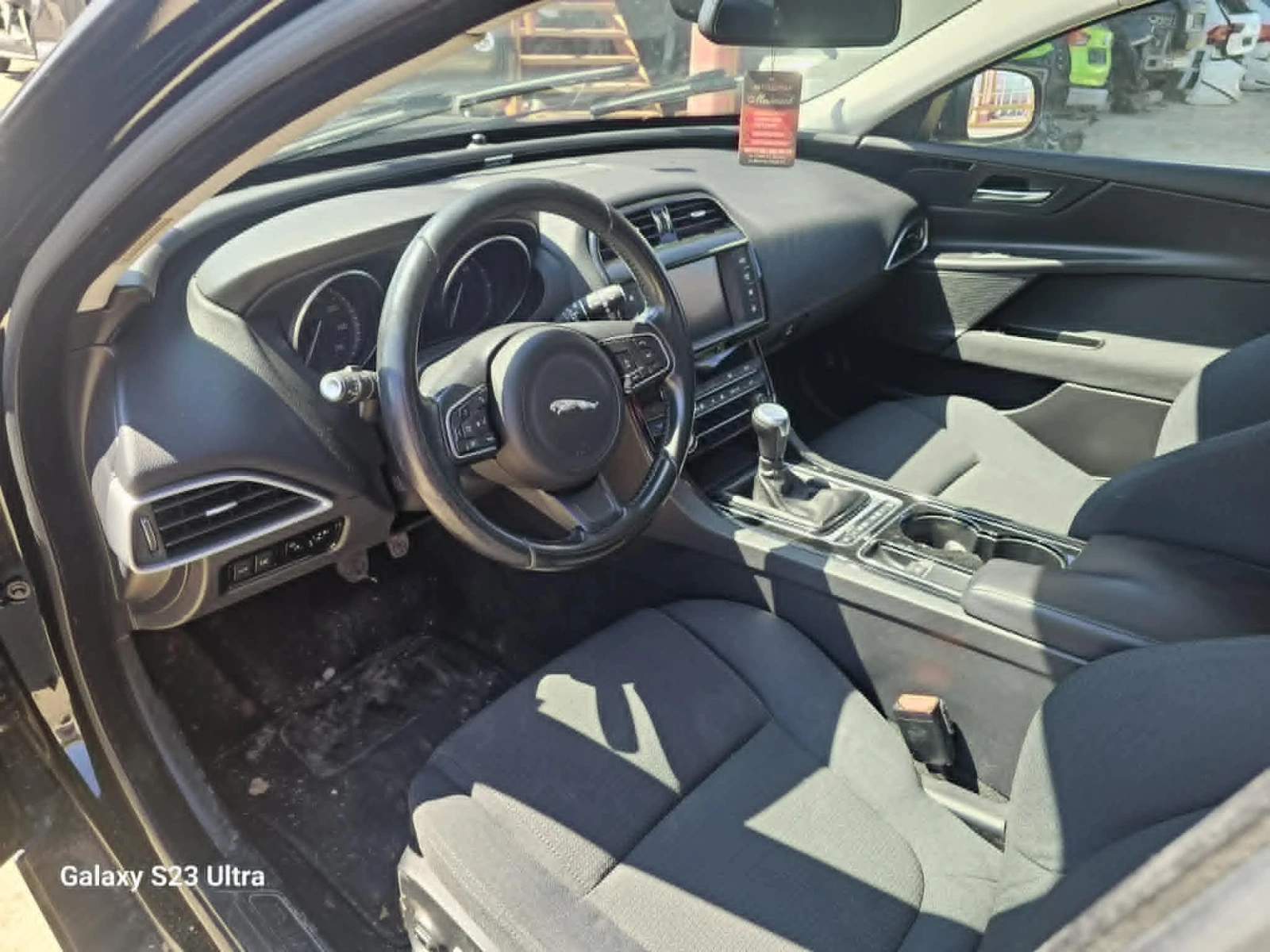 Jaguar XE 2.0, снимка 5 - Автомобили и джипове - 55300750