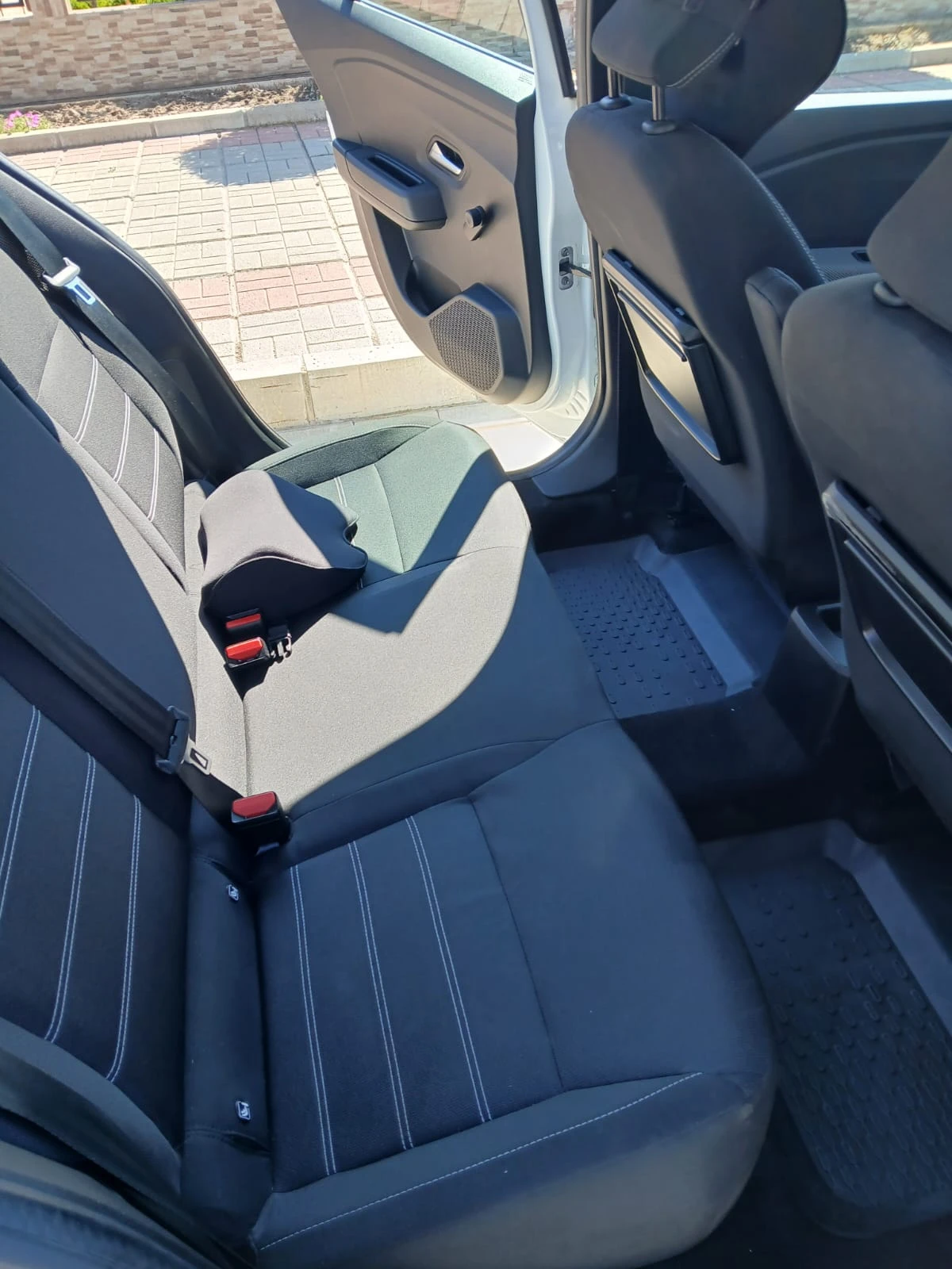 Dacia Logan, снимка 8 - Автомобили и джипове - 55805605
